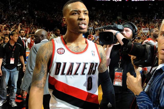 文班亚马30+11马刺大胜步行者 开拓者大胜魔术